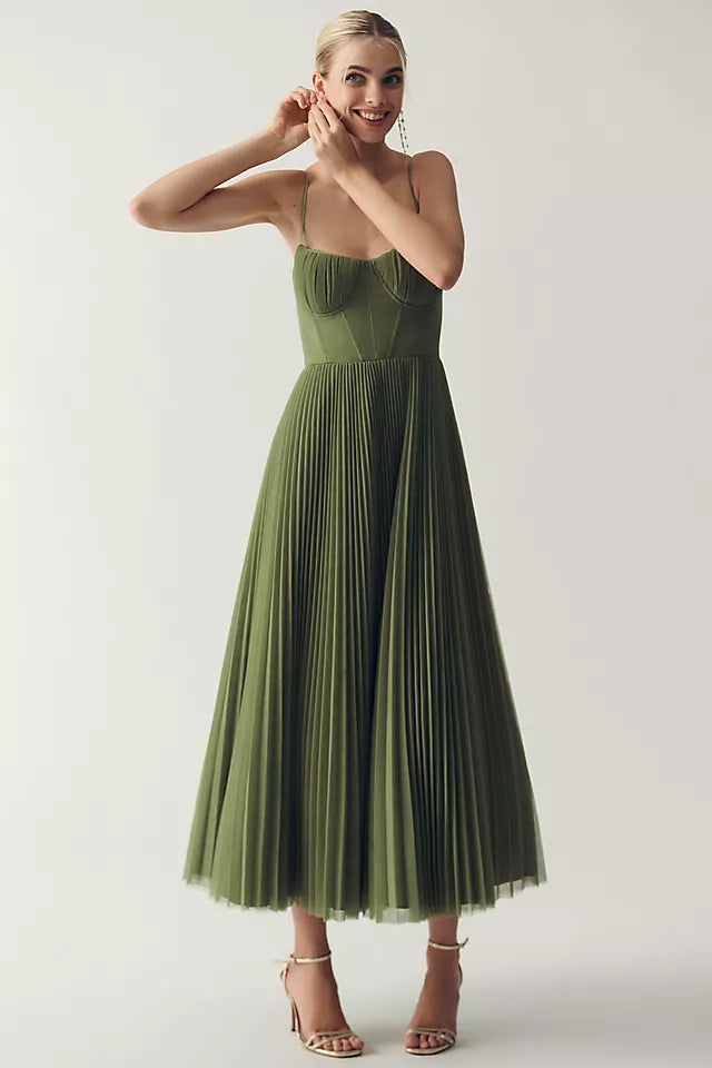 Claire – Robe plissée en tulle avec drapé asymétrique